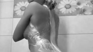 Twerkingbaby shower (short video)