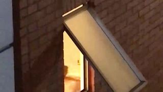 Val_Arango_The-voyeurist-of-The-Shower