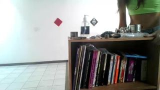 Lucythealien webcam show 2020-03-24_21-25-35_539