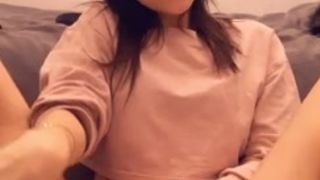 Ellieleen1 (aka ellieleen11, ellieleen, elliemayli) makes her pussy purrr and making her fingers disappear OnlyFans private video