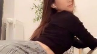 Ellieleen1 (aka ellieleen11, ellieleen, elliemayli) diddles her muffin and rocking her body OnlyFans private video