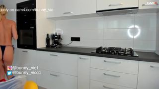 bunny_vic 2020-04-11 p1 strawberry tease