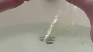 TiffanyWatson-short-pee-in-bath