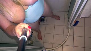 Ann Twinbabies Patreon Pissing gold in the Shower