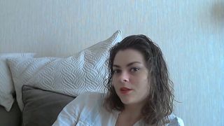 2020-05-04verronica@ красотка  не раздеваеться