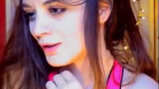 LaurenRay FluffinRayRay plays with her pussy and moans