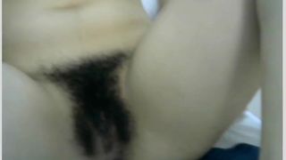 Lotus_En Plays with her hairy pussy during group show