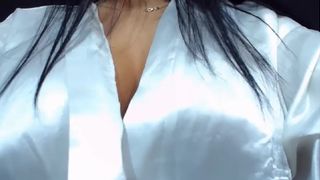 Meryenn SHOWING BOOBS