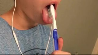 magicalcherry on Twitter - Toothbrush