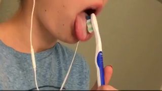 magicalcherry on Twitter - Toothbrush