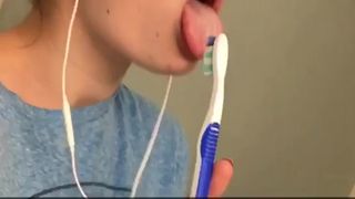magicalcherry on Twitter - Toothbrush