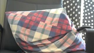 JennyBean_x spreads her pussy and rubs her asshole