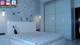 jykfqy: no boobs jiggle no party