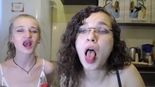 Sweetberries4 webcam show 2020-07-25 15-41-14 979