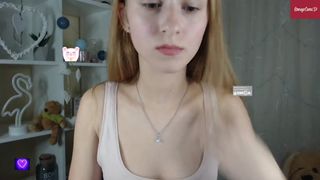 -Molly-Mae- cam show 2020-09-28 08-58-46 462