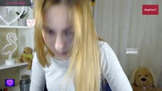 -Molly-Mae- cam show 2020-09-21 12-44-13 945
