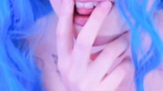 Tinylolita vibrator and finger licks