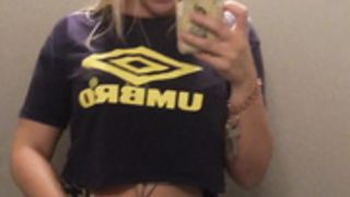 Daniela Blume Onlyfans enseñando en el ascensor