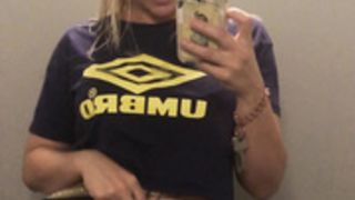 Daniela Blume Onlyfans enseñando en el ascensor