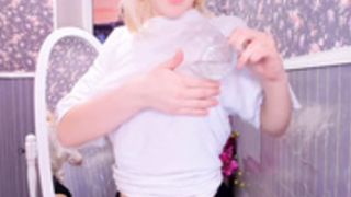 trisha_coy wet top/oil handbra