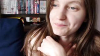 Show topless nue cléo