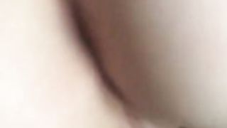 Chica con hermoso coño follando y masturbándose