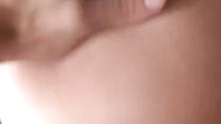 Chica con hermoso coño follando y masturbándose