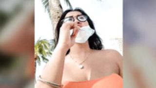 Foreigner gets free squirt show