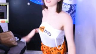 Coy_Lana twerking braless on Day 5