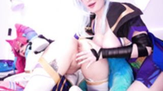 Purple_Bitch: Ahri and Vayne are so wet girls