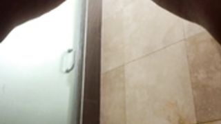 Vecca_salt shower nude