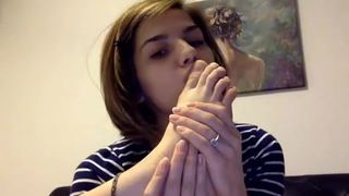 annais_ klarajones toes sucking