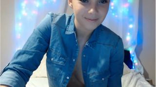 giggles_d from myfreecams.com