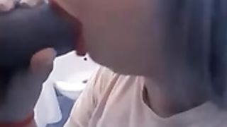 argentina peteando en el baño