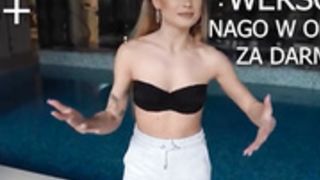 Wersow nago, pokazuje nowe cycki