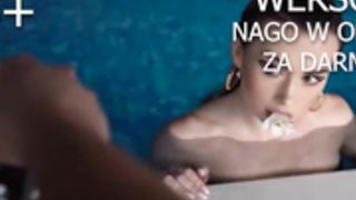 Wersow nago, pokazuje nowe cycki