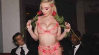 Kendra Sunderland Valentine´s day