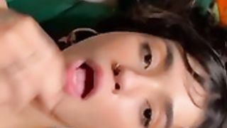 Piscesdr3am plays with her sexy tits