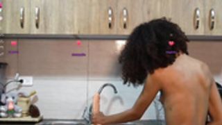 Amniemodel - Skinny ebony girl doing splits