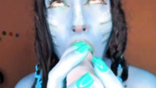 Cosplayer sucks a dilos