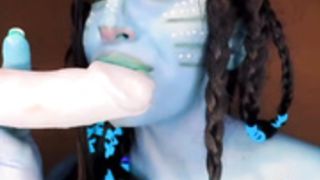 Cosplayer sucks a dilos