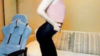 Lil mika's estudiante de 18 años estudia en Alemania 