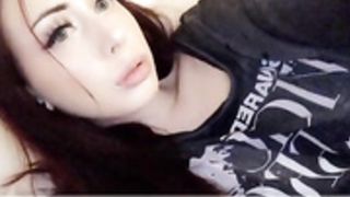 Elise Laurenne fingers her pussy