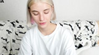 Poppini ( Pusich ) - 200717 - close up fingering