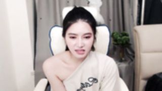 Sweet_Elly_ play with toy