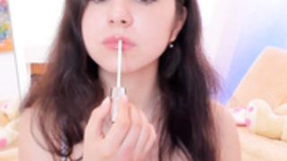 Mary Marlow puts on makeup and sings for you in Russian