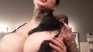 Ariane Saint Amour wiggle wiggle