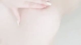 Vivi Tarantino Posing Naked in the Shower