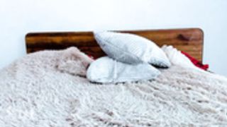 firefox_  cunt fucking on her bed