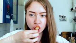 strawberryjamx eating porn. like eating food, that's it